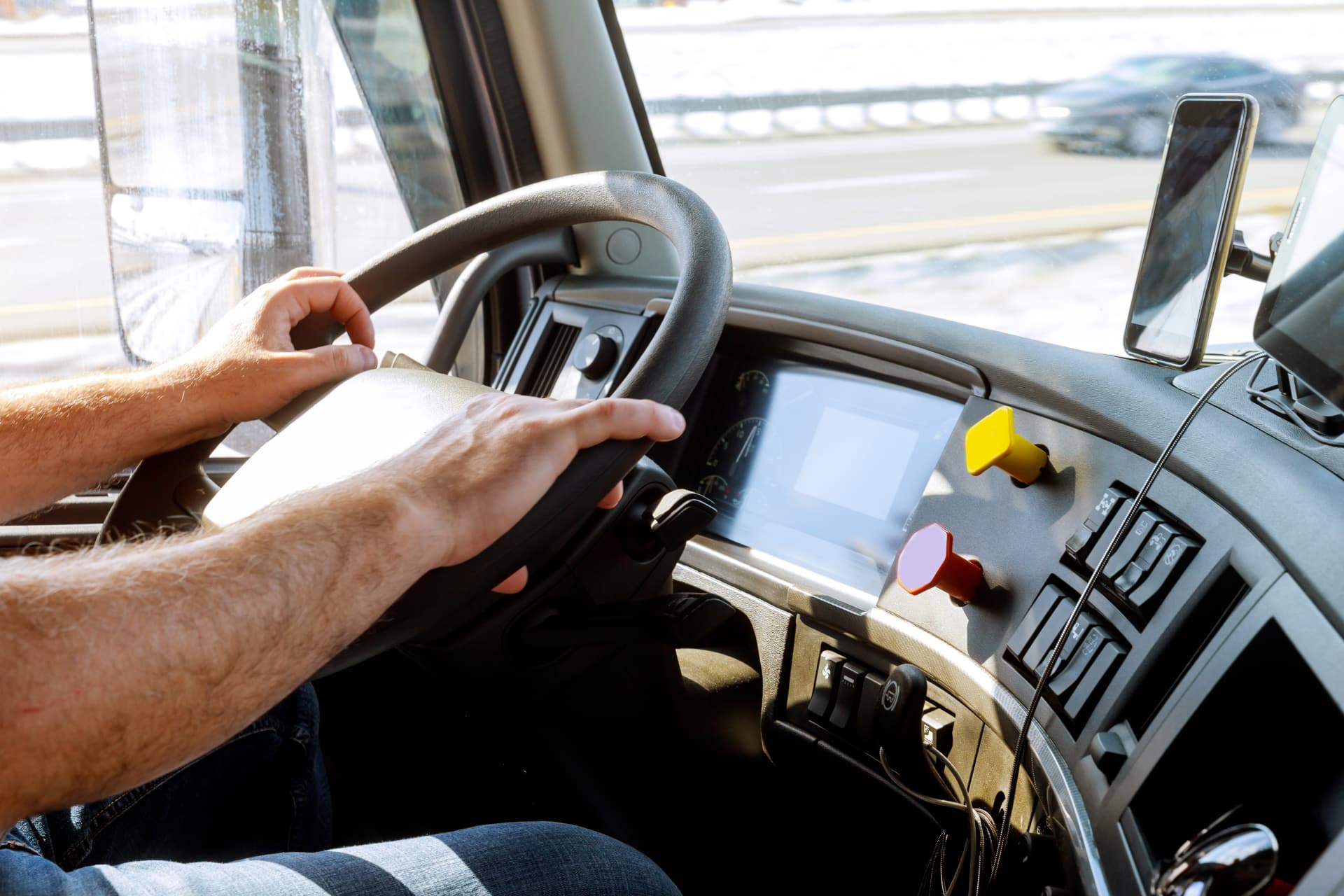 Scegliere un camion elettrico o a benzina? Vantaggi e svantaggi
