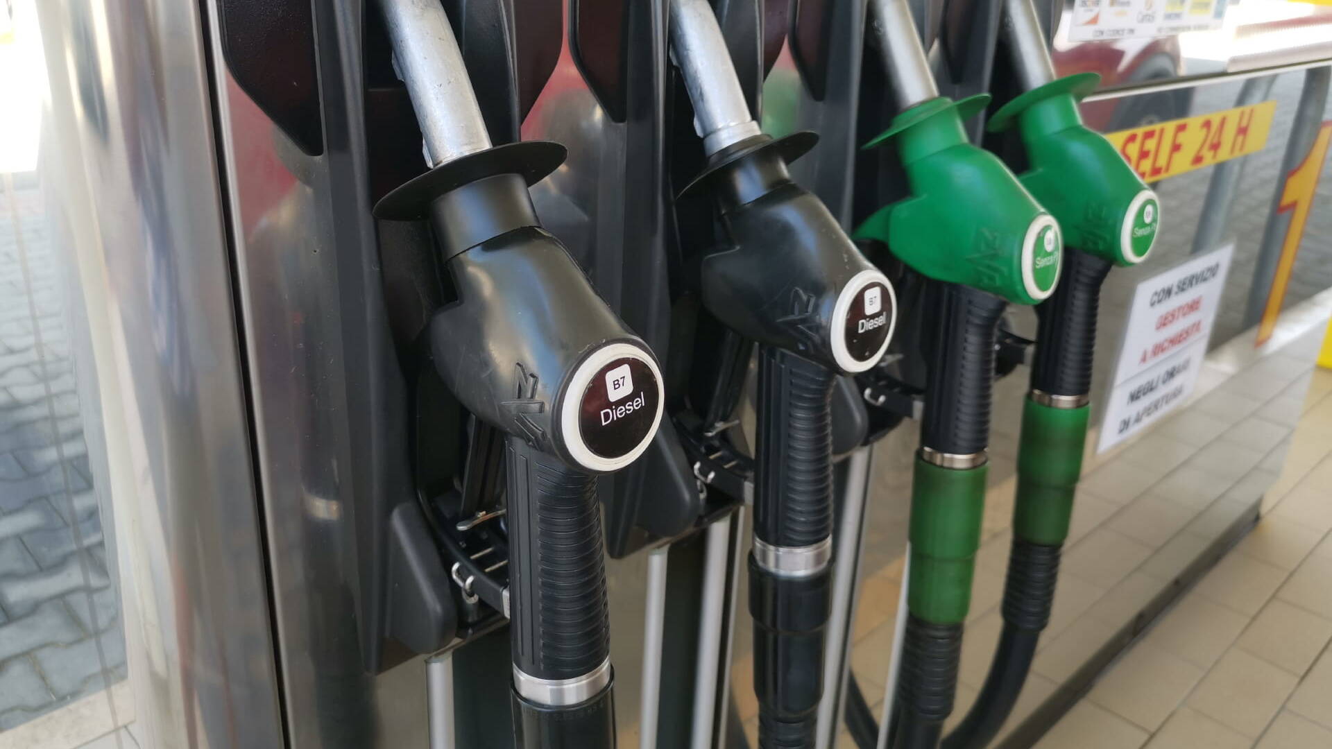 Autotrasporti, bonus contro il caro carburante in Italia
