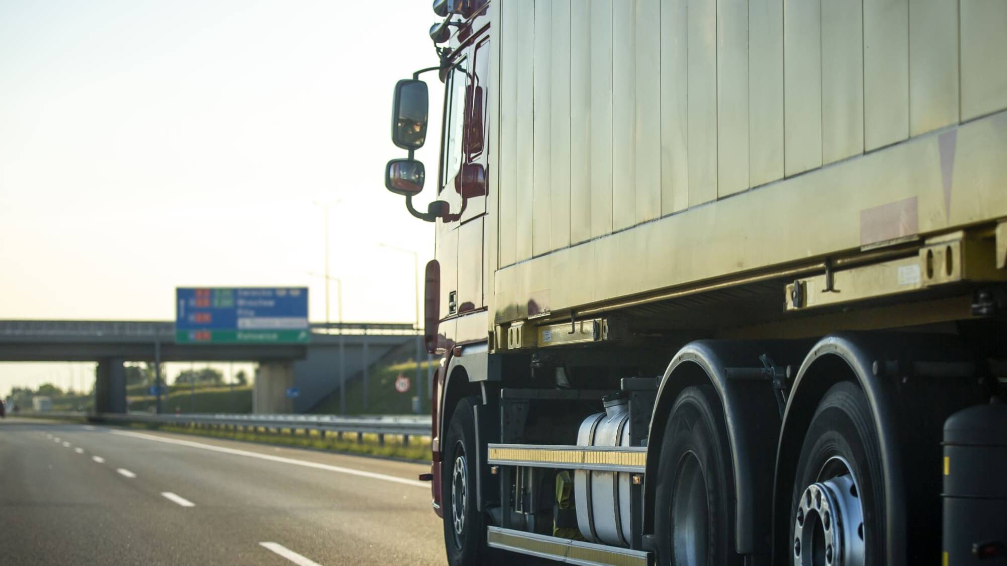 Camion a idrogeno record: il Mercedes-Benz GenH2