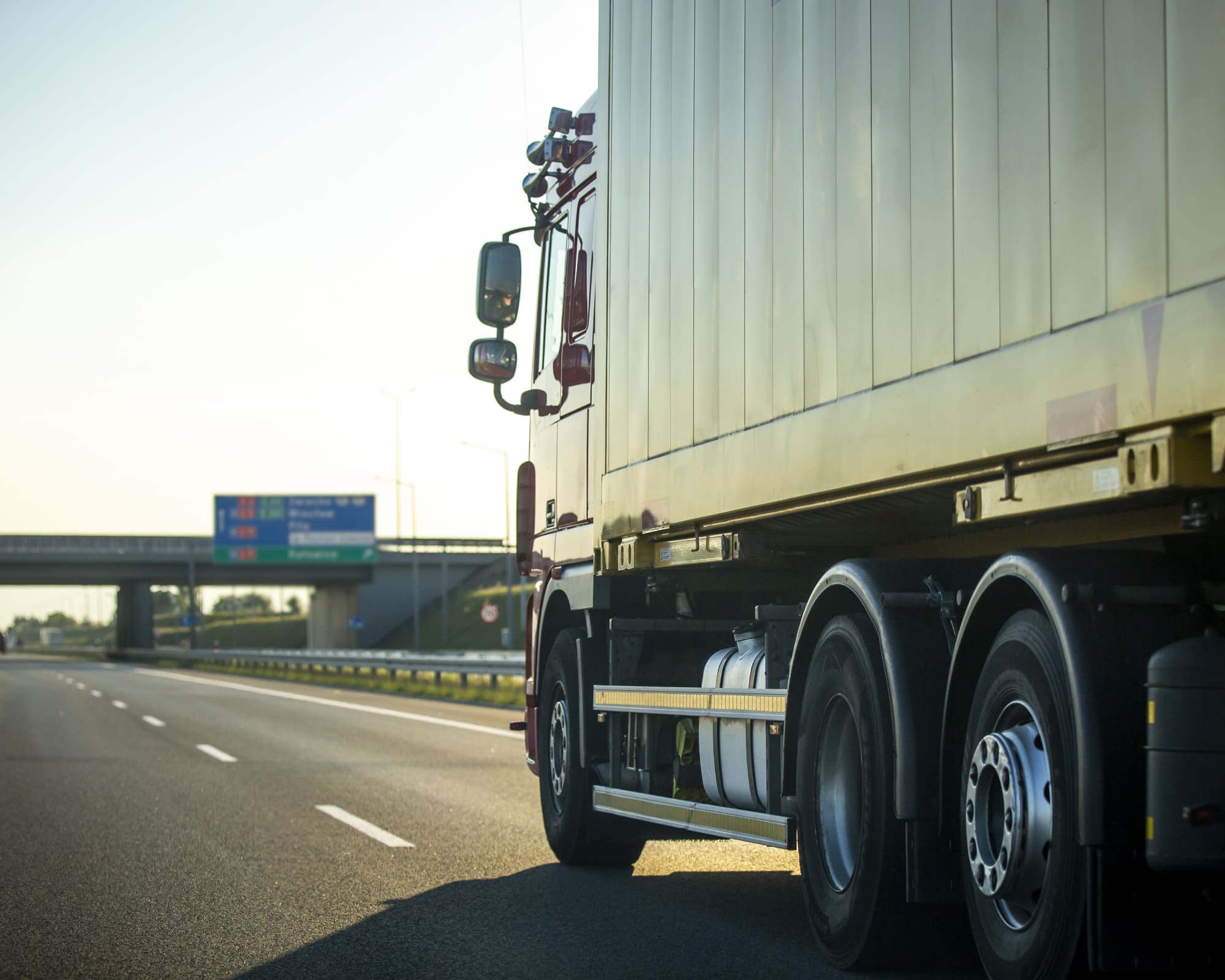 Camion a idrogeno record: il Mercedes-Benz GenH2
