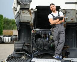 meccatronico professionista veicoli commerciali pesanti