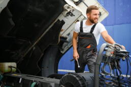 Tecniche di riparazione avanzata per camion di ultima generazione