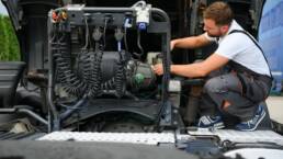 Approfondimento su manutenzione e riparazione dei sistemi elettrici ed elettronici nei veicoli commerciali, fondamentali per il massimo della sicurezza