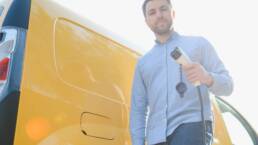 Esplorazione delle tecniche specifiche di manutenzione veicoli commerciali elettrici: il lavoro dei professionisti