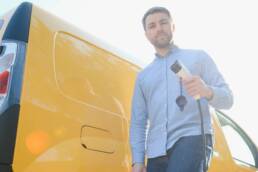 Esplorazione delle tecniche specifiche di manutenzione veicoli commerciali elettrici: il lavoro dei professionisti