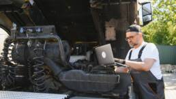 L'importanza della formazione avanzata per i tecnici di veicoli commerciali, con un focus sulla meccatronica e sui corsi abilitanti