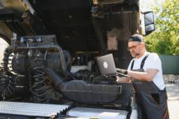 L'importanza della formazione avanzata per i tecnici di veicoli commerciali, con un focus sulla meccatronica e sui corsi abilitanti