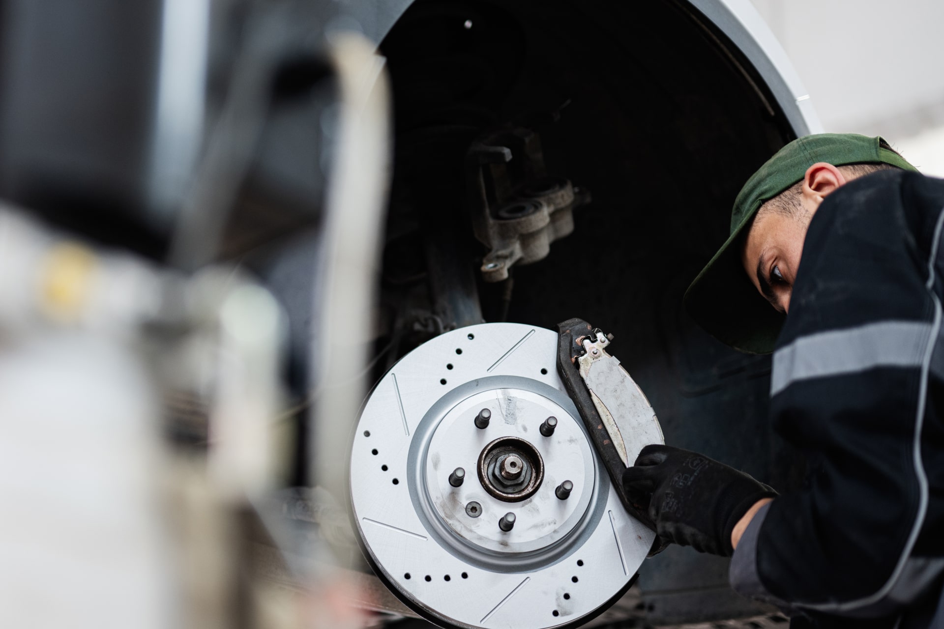 Manutenzione degli impianti frenanti camion: tempi e tecniche