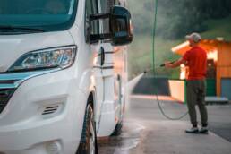 L’importanza del lavaggio telaio camion e sottofondo