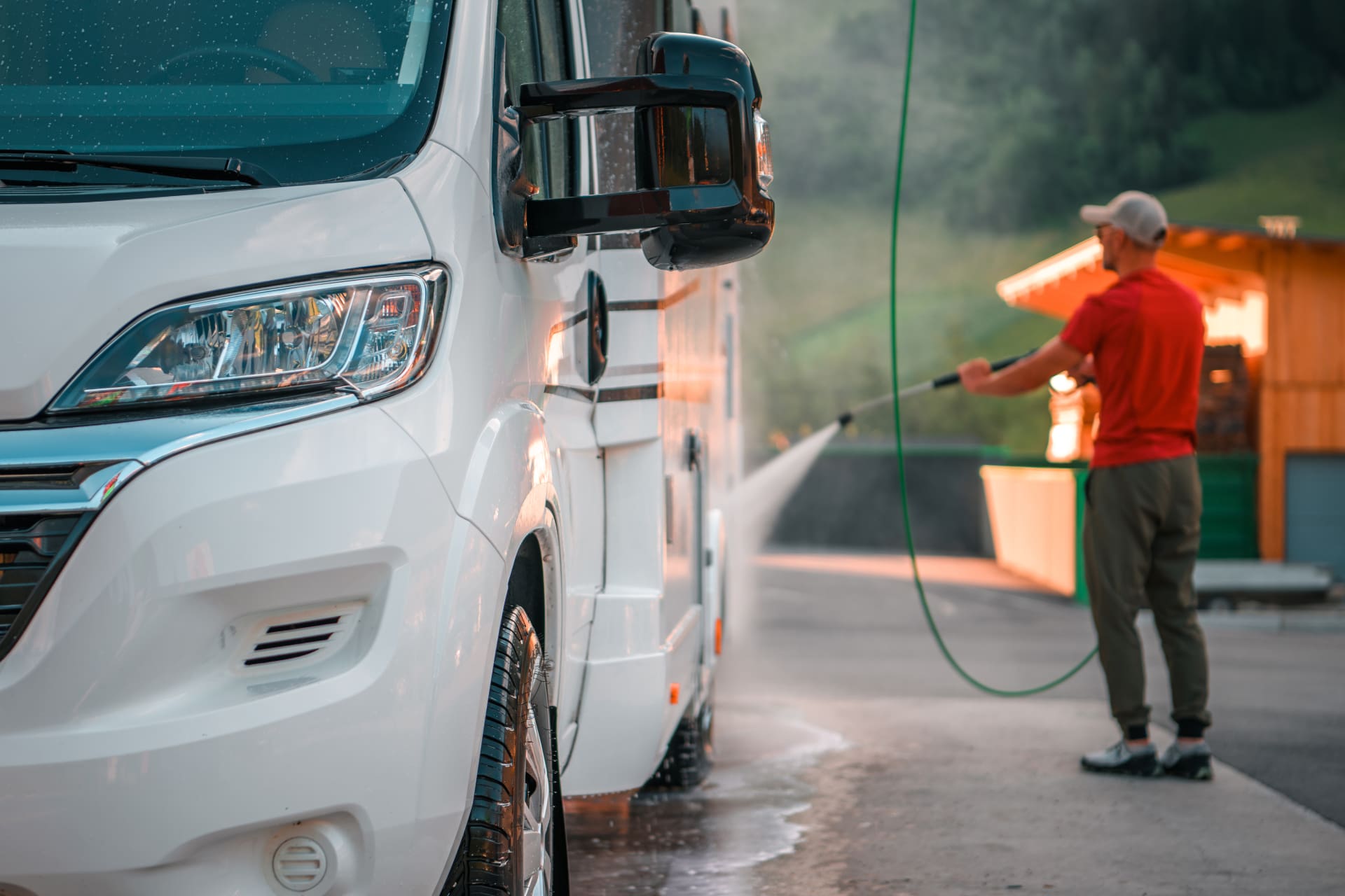 L’importanza del lavaggio telaio camion e sottofondo