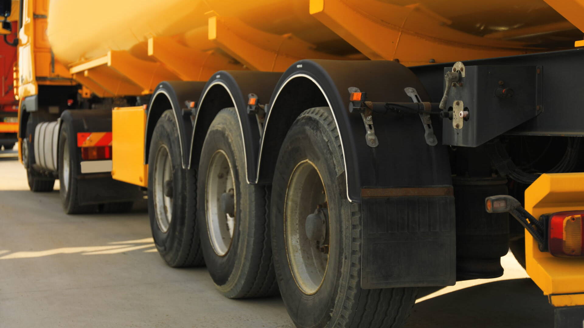 Il ruolo dell’olio idraulico nei camion moderni