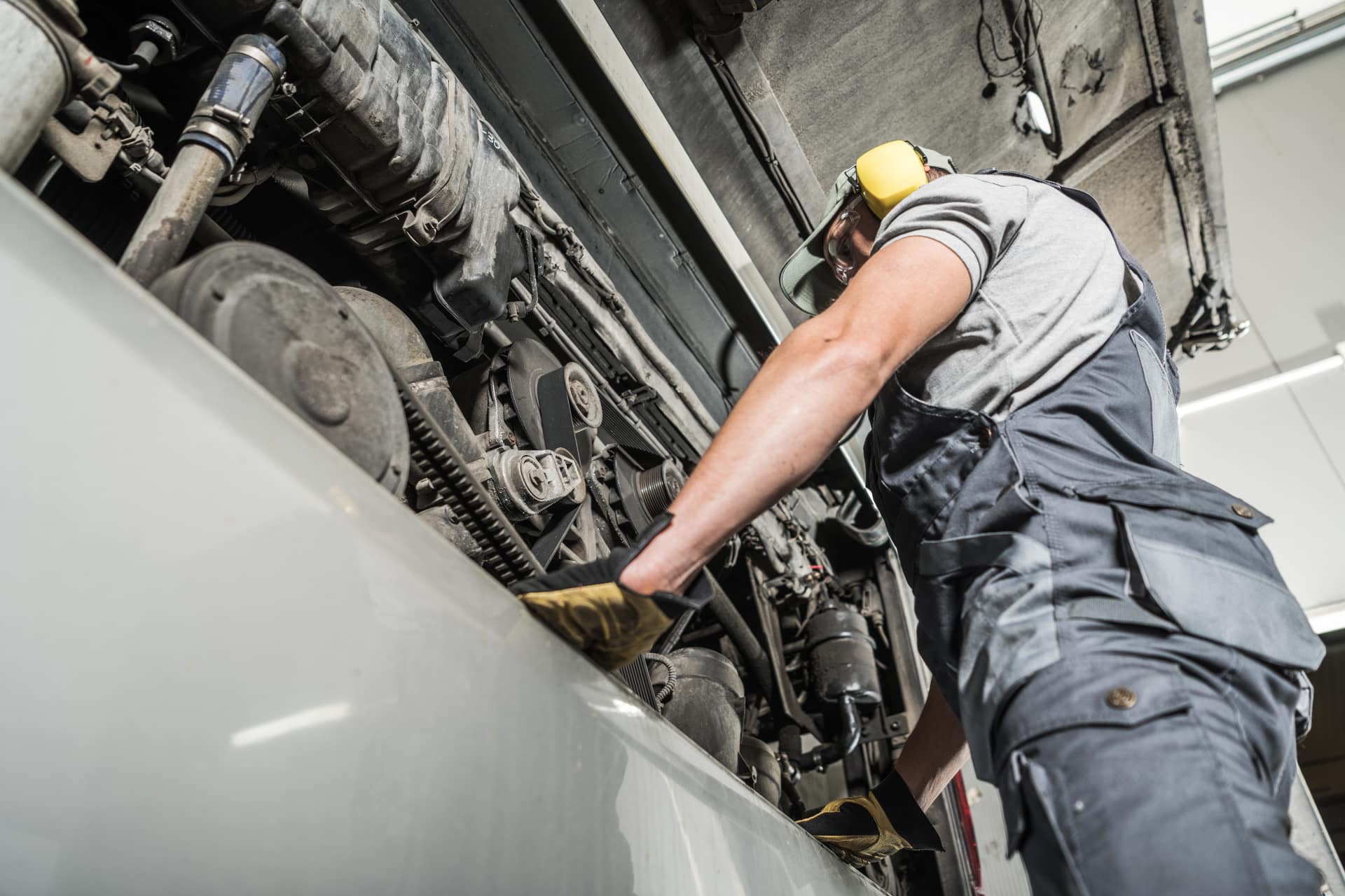Pulizia motore camion: tutto quello che devi sapere
